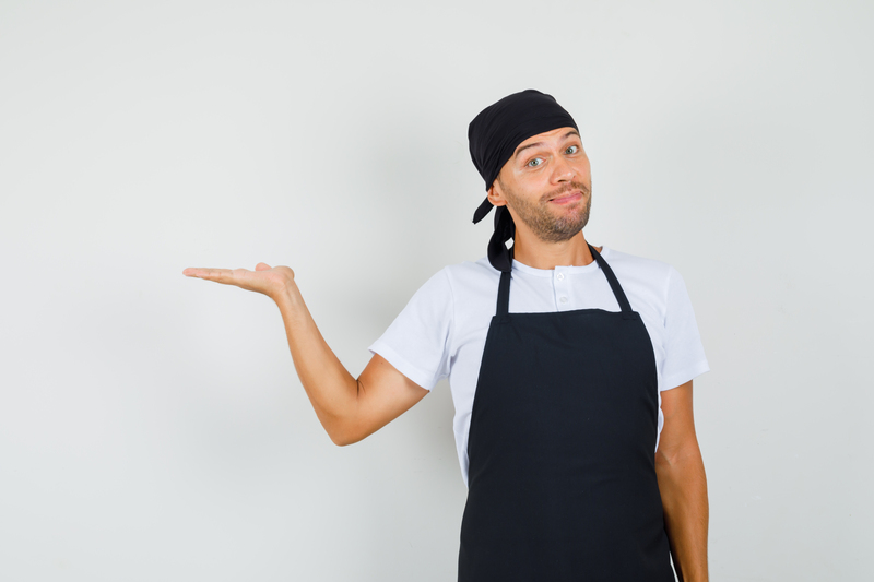カフェに制服は必要?エプロン姿のカフェ定員