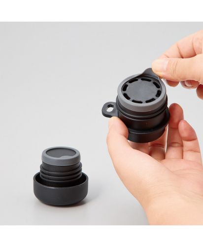 モッテル(MOTTERU)MOTTERUショルダーサーモステンレスボトルPLUS/新バージョンでは飲み口がフタの内側に収まり、衛生面もさらに安心です。