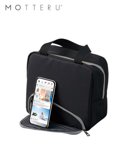 モッテル(MOTTERU)スマホが立てられるクーラーランチバッグ/シリコン印刷された生地部分にスマホを引っ掛けて立たせることができる