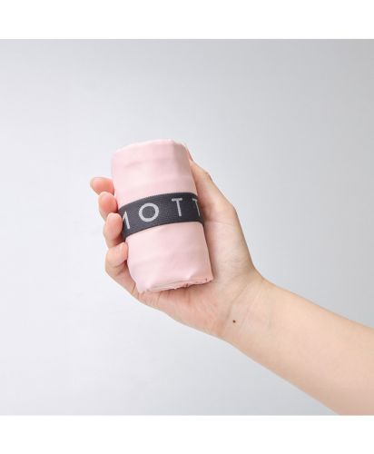 モッテル(MOTTERU)クルリト　デイリーバッグ/使わないときは、ゴムでくるっとまとめてコンパクトに収納可能。