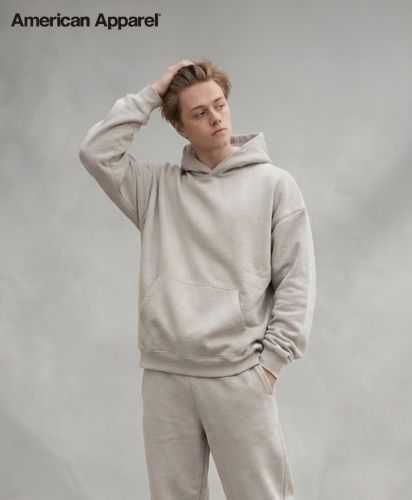 American Apparel (アメリカンアパレル)7.6oz リフレックスフリース ユニセックス プルオーバーパーカー/モデル着用：0M7 ボーン
