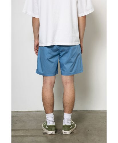 AS COLOUR（エーエスカラー）ビーチショーツ 17/モデル着用：109	カロライナブルー｜back style