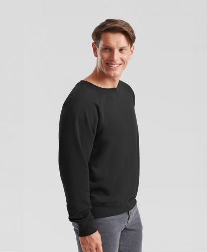 FRUIT OF THE LOOM（フルーツオブザルーム）ヨーロッパモデル Classic Raglan Sweatshirt/モデル着用：サイド：BK ブラック