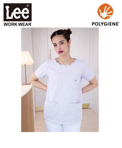 Lee(リー)Leeメディカル レディススクラブ(スカラップ)/胸ポケットのLeeロゴと大きめの前ポケットが特徴。