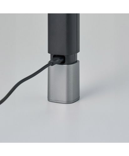 マークレススタイル(MARKLESS STYLE)LED 2WAYハンディライト/付属のType-Cケーブルを外部USBポートと本製品Type-Cポートに接続すると充電されます。