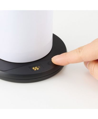 マークレススタイル(MARKLESS STYLE)USBカップウォーマー　ラウンド/温度設定ボタンを押して温度を調整