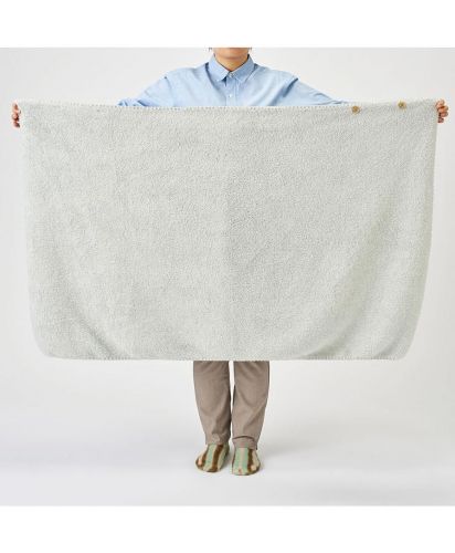 マークレススタイル(MARKLESS STYLE)カチオン染めラージブランケット（巾着付）/約W1300×800mm のゆったり使えるサイズ感。