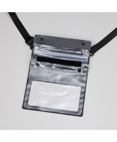 マークレススタイル(MARKLESS STYLE)モバイルウォータープルーフサコッシュ/IPX6 の防水性能で、あらゆる方向からの強い水しぶきにも耐えます。
