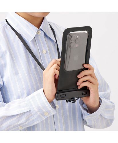 マークレススタイル(MARKLESS STYLE)モバイルウォータープルーフポーチ　6.7インチ　ver.2/ポーチに入れたまま、カメラも使用可能