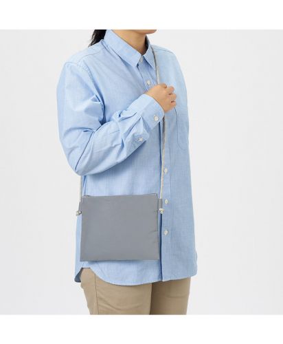 マークレススタイル(MARKLESS STYLE)リフレクターサコッシュ/サイズ感