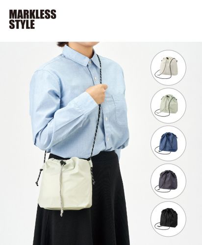 マークレススタイル(MARKLESS STYLE)ファインライトポリ巾着ショルダー/上質な光沢感としなやかでさらっとした手触りが特徴のファインライトポリを使用した巾着ショルダー
