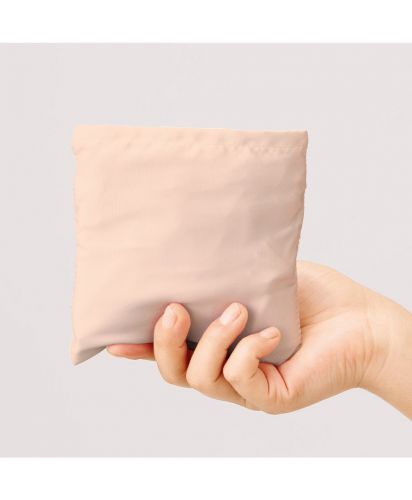 MARKLESS STYLE(マークレススタイル)レインカバーにもなる撥水バッグ/折りたたむとコンパクトになり、いつでも持ち歩ける便利なサイズ感