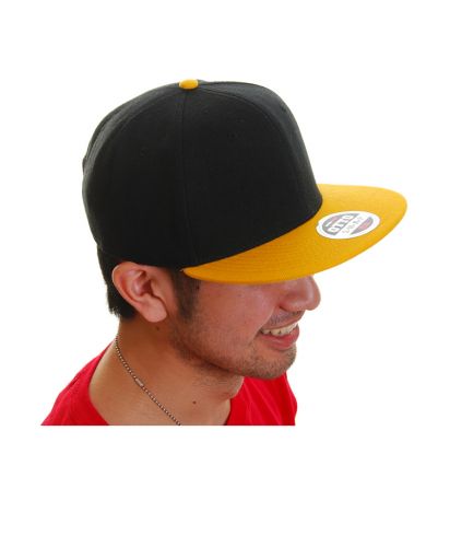 OTTO CAP ウールブレンドフラットバイザーキャップ（スナップバック）GKゴールド×ブラックメンズモデル着用