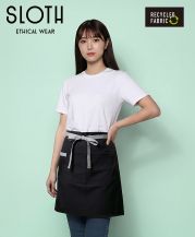 SLOTH(スロス) スタイリッシュカフェエプロン/モデル着用：身長159cm/Fサイズ