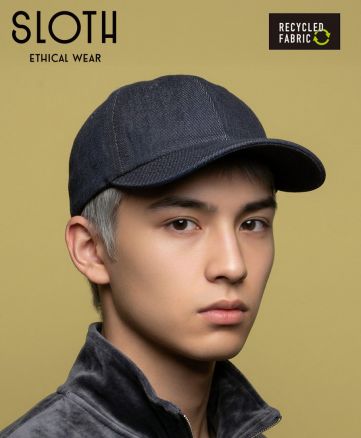 スロス(SLOTH)デニムキャップ/リサイクルファブリックを使用したシンプルな6パネルキャップで、カジュアルなスタイリングに合わせやすいデザイン