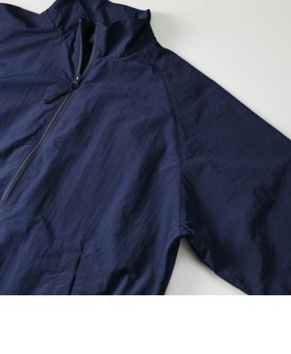 コットンライク ナイロン トレーニング ジャケット（裏地付）/袖付けはラグランスリーブ仕様