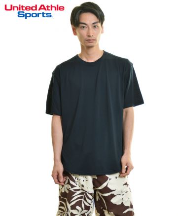 United Athle Sports(ユナイテッドアスレスポーツ)5.6オンス ドライコットンタッチ ラウンドテール Tシャツ/086ネイビー  XL  メンズモデル176cm